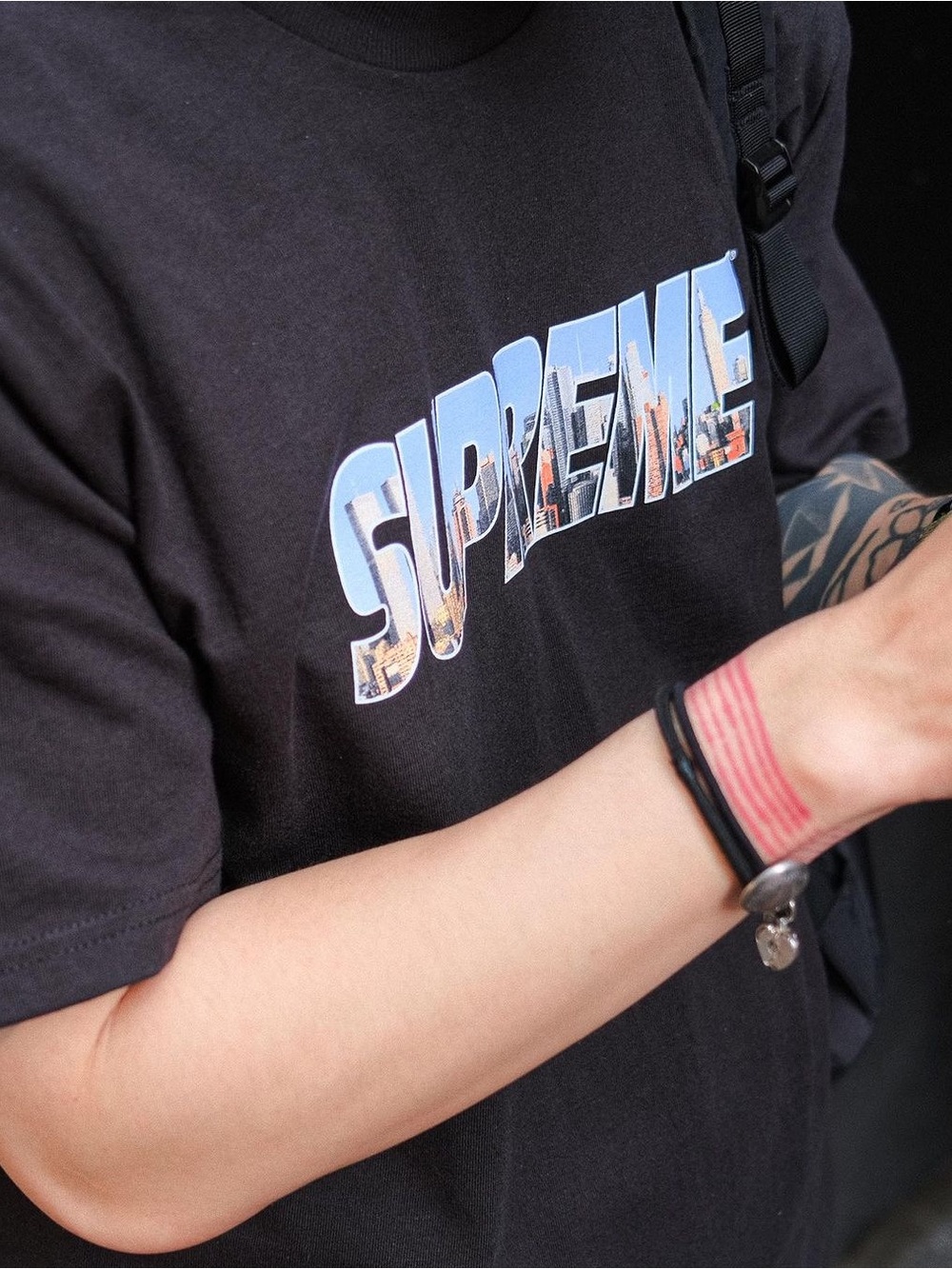 SUPREME Gotham Tee